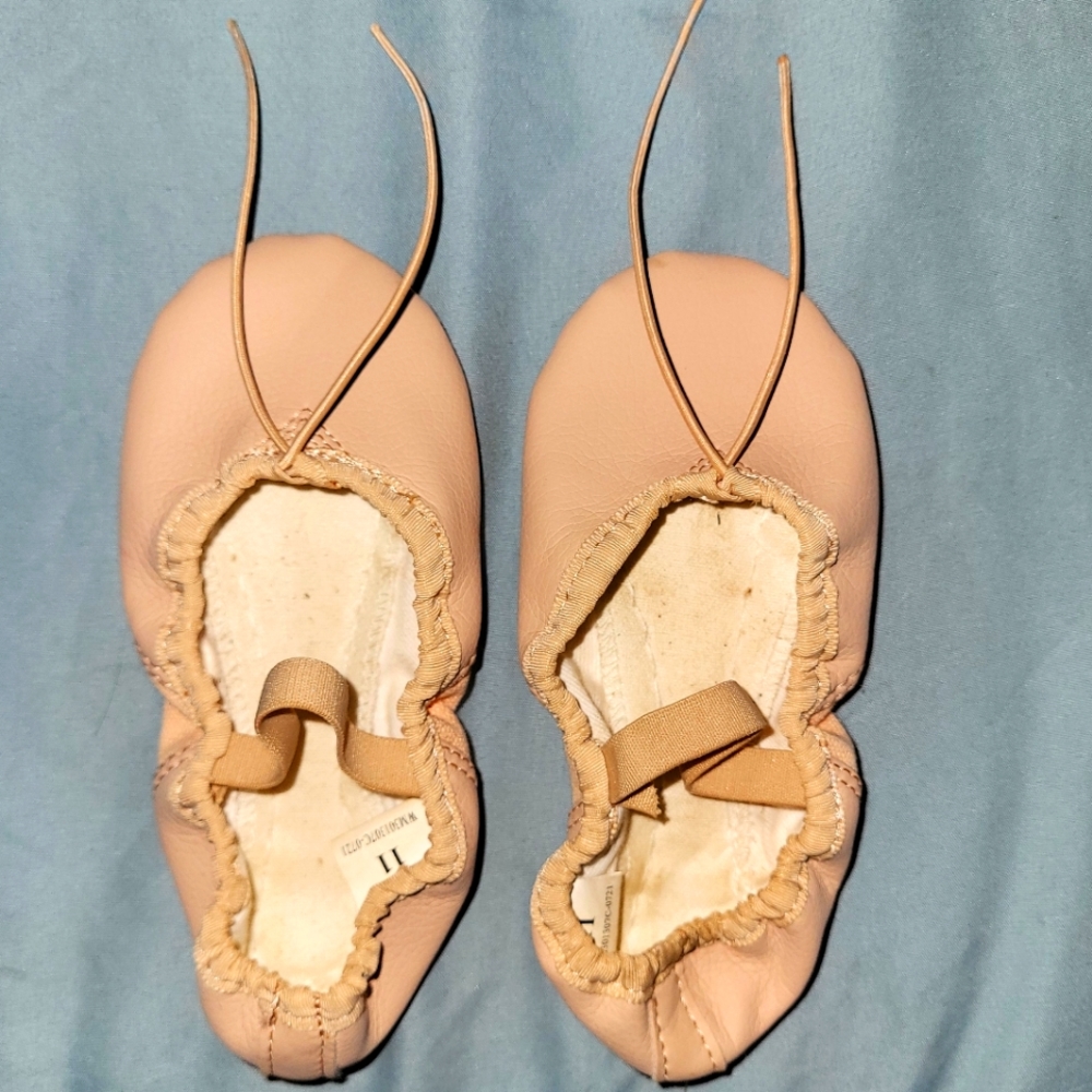 Girls ballet/dance shoes